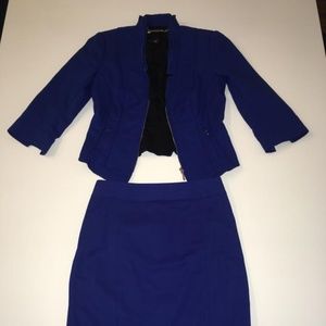 Skirt suit
